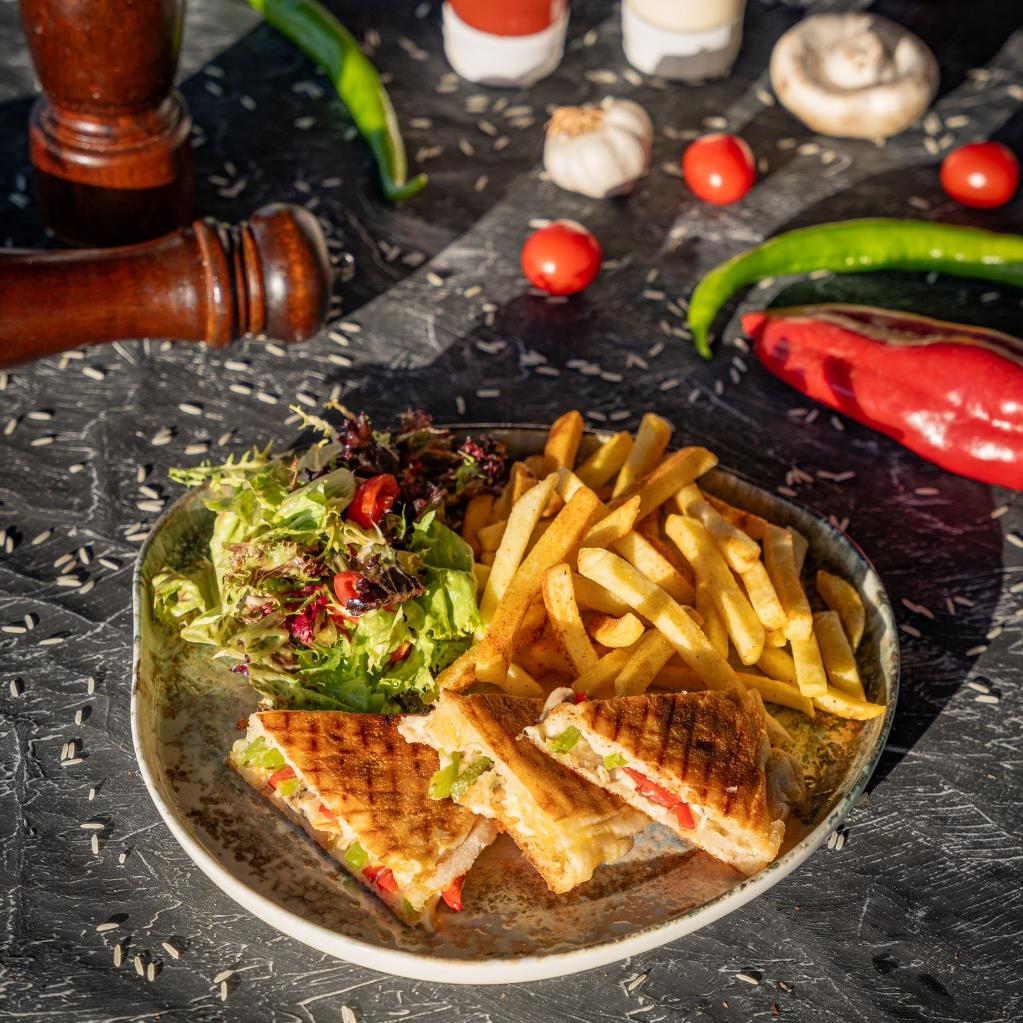 SEBZELİ BAZLAMA TOST