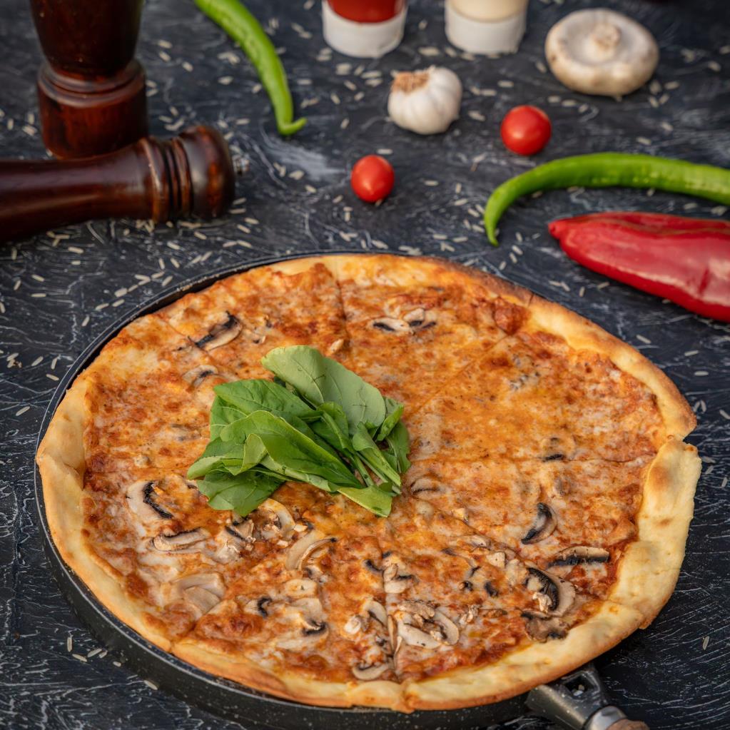 MANTARLI PİZZA