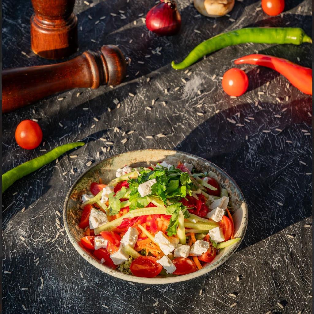 PEYNİRLİ MEVSİM SALATA